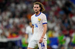 拉比奥特母亲控诉巴黎：父亲病危巴黎不给准假，已对侮辱提起诉讼