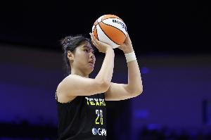 aoke-飞翼4分惜败王牌 李月汝8投4中得到10分8板3助2帽 正负值+11