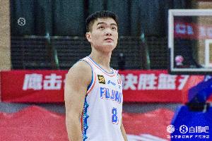 直播吧：黎伊扬合同到期&amp;部分球队对其有较强兴趣 福建持开放态度